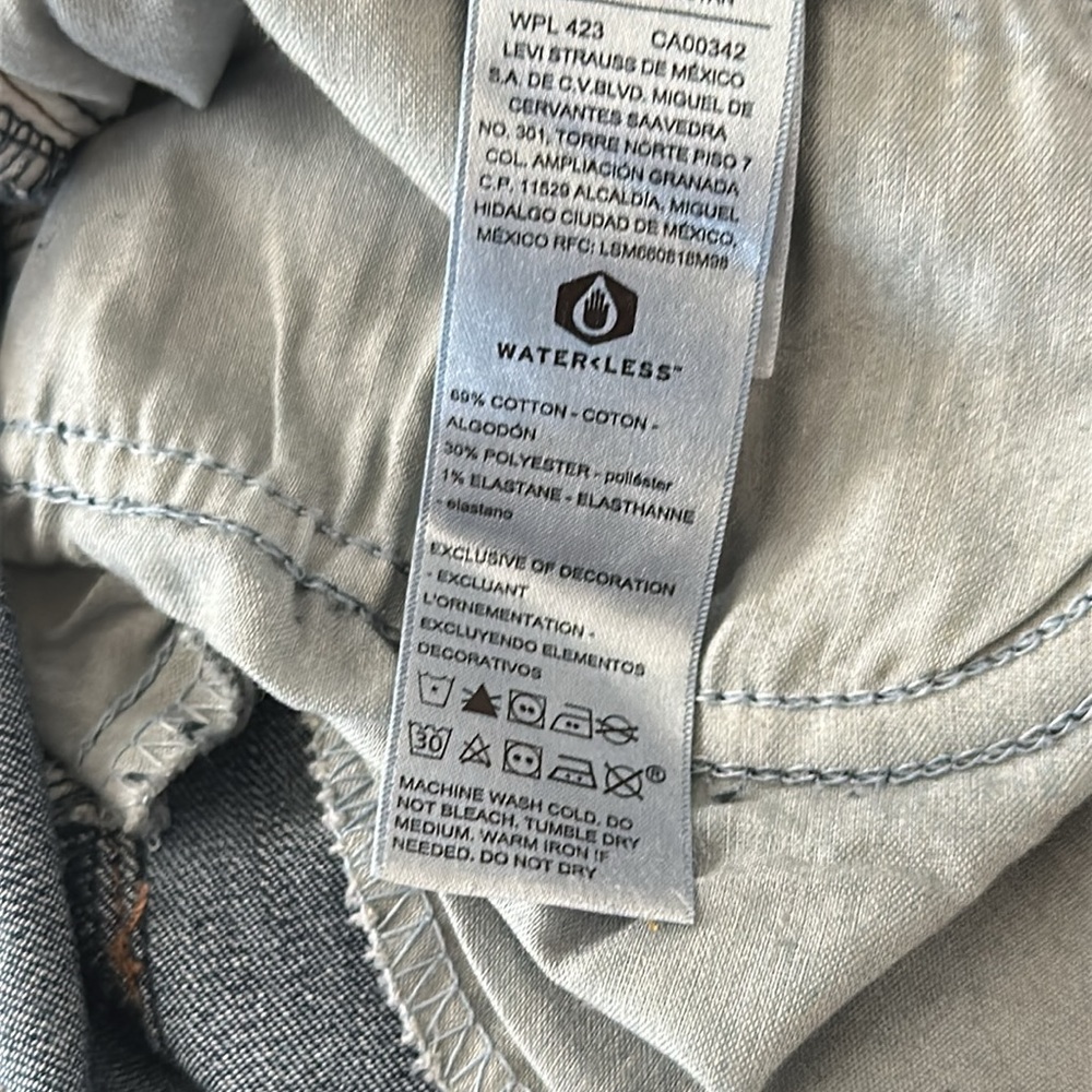 Levi Strauss Signature Women's Mid Rise Capri Jeans Size 12 - Picture 12 of 12